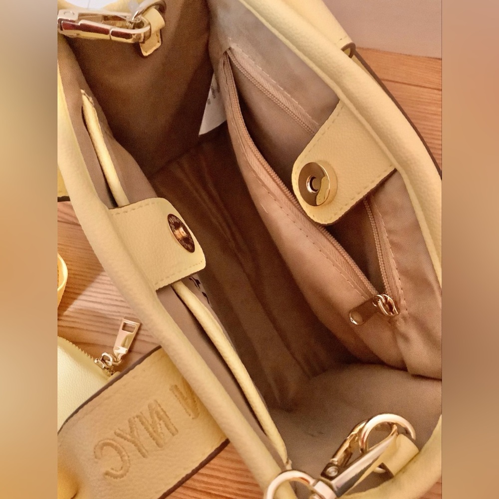 NWOT. Madden NYC Crossbody Handbag - Picture 7 of 7